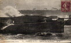 CPA Biarritz Vague au Port des Pecheurs