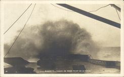 CPA Biarritz Vague Au Rond Point De la Digue