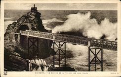 CPA Biarritz Le Rocher De la Vierge Par Gros Temps