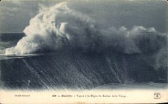 CPA Biarritz Vague a la Digue du Rocher de la Vierge