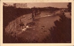 CPA Biarritz Les falaises et l'Hotel Regina