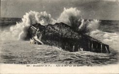 CPA Biarritz Effet de Mer Sur Un Rocher