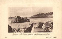 CPA Biarritz Le Phare Vue Prise des Rochers de la Plage