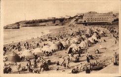 CPA Biarritz L'Heure du Bain Sur la Grande Plage