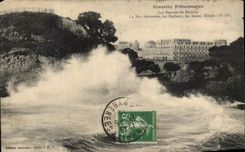 CPA Biarritz Pittoresque Les Beautes de Biarritz La Mer demontee les Rochers les Beaux Hotels