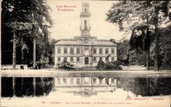CPA Les Hautes Pyrenees Tarbes Le Jardin Massey Le Museum Et La Pirce D'Eau