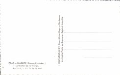 CPA Biarritz Le Rocher De La Vierge Au Fond Le Musee De La Mer