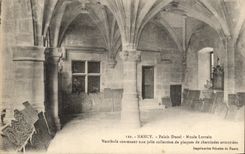 CPA Nancy Palais Ducal Musee Lorrain Vestibule Contenant une jolie collection de Plaques de Chominees armoriees