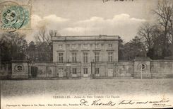 CPA Versailies Palais du Petit Tranon la Facade
