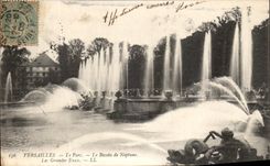 CPA Versailies Le Parc Le Bassin de Neptune Les Grandes Eaux