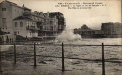 CPA Cote d'Emerande Dinard La digue un jour de tempete