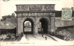 CPA Arras La Porte Baudimont Cavalier et son chien 