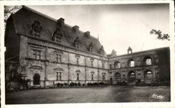 CPA Environs de Rignac Chateau de Bournazel Cour d'honneur