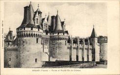 CPA Dissais Entree Et Facade Est Du Chateau