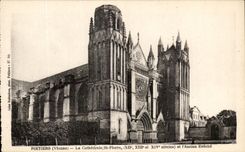 CPA Poitiers La Cathedrale St Plerre et l'Ancien Eveche