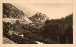 CPA Dauphine Le Queyras Chateau Queyras et la Vallee du Guil