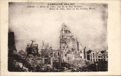 CPA Arras Hotel de Ville une de la Rue St Gery Militaria 