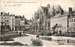 CPA Troyes Square de la Prefecture Eglise St Urbain