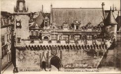 CPA La Rochelle Entrance Fortifiee of the Town hall