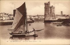 CPA La Rochelle the Tower Saint Nicolas Boat