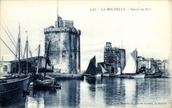 CPA La Rochelle Entrance of the Port Boats
