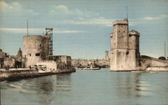 CPA La Rochelle Entrance of the Port