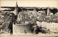 CPA La Rochelle Entrance of the Port and Tours