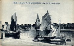 CPA Channel Of the Port Of the La Rochelle the Tower Of the Four Sergeants Boats