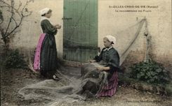 CPA Gilles Croix de Vie the Mending of the Nets Folklore