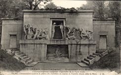 CPA Paris War memorial Militaria