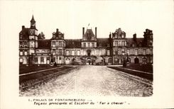 CPA Palate De Fontainebleau Principal Frontage And Staircase Of the horseshoe