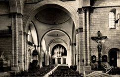 CPSM Angouileme Cathedrale St Pierre Le Nef Vue du Choeur