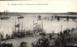 St Malo de CPA el muelle de descarga de las motoras de alta velocidad de los barcos de Dinard