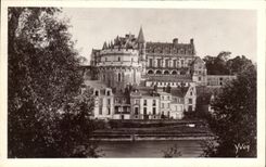 Castillo de CPA de Amboise visto de los bordes del Loire