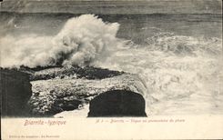 CPA Biarritz Typique Vague au Promontoire Du Phare
