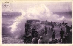 CPA Biarritz Tempete Au Rocher De La Vierge