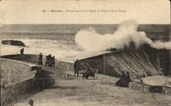 CPA Biarritz Grosse Mer sur La Digue Du Rocher