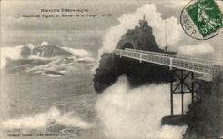 CPA Biarritz Pittoresque Assaut De Vagues Au Rocher de La Vierge