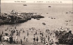 CPA La Cote Basque Biarritz La Bain au Port vieux