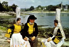 CPSM La Bretagne Pittoresque La Coprnouille Costumes Bigoudens