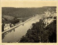 CPA Waulsort La Meuse And the Castle