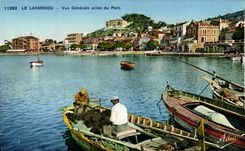 CPA Le Lavandou Vue Generale Prise du Port Bateau