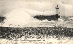 CPA Le Havre La Jetee un jour de gros temps phare