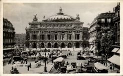 CPA Paris While Strolling Place of Opera