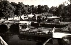 CPSM Nimes Le Jardin de la Fontaine