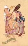 CPA La Bretagne Crepes Folklore Costume Coiffe