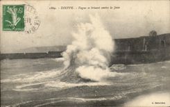 CPA Dieppe Vague se Brisant contre la Jetee