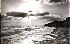 CPSM Lucas en el mar contra dia en los acantilados