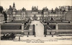 CPA Palais of Fontainebleau La Roasts Honor and the Automobile Court of the Good-byes