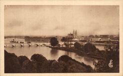 CPA Tours View Of the Loire Of the Bridge Of Pierre Et La Cathedral Saint Gatien